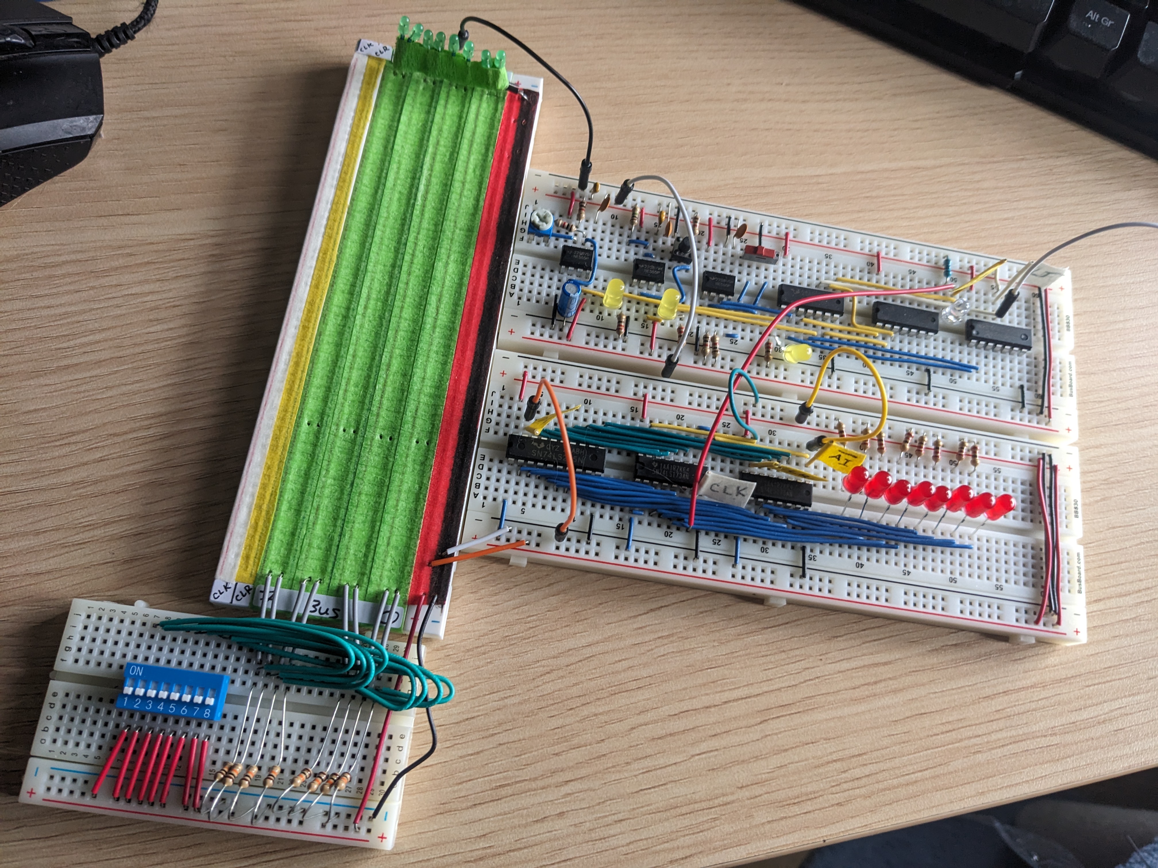 Bus with register and clock